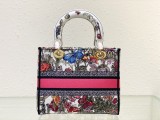 Dior Book Tote bag in embroidered canvas 23031502