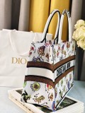 Dior Book Tote bag in embroidered canvas DMZ24032103