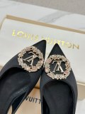 Louis Vuitton women flat shoes HG24032301