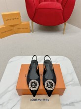 Louis Vuitton women flat shoes HG24032301