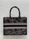 Dior Book Tote bag in embroidered canvas GZ24040816