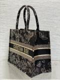 Dior Book Tote bag in embroidered canvas GZ24040816