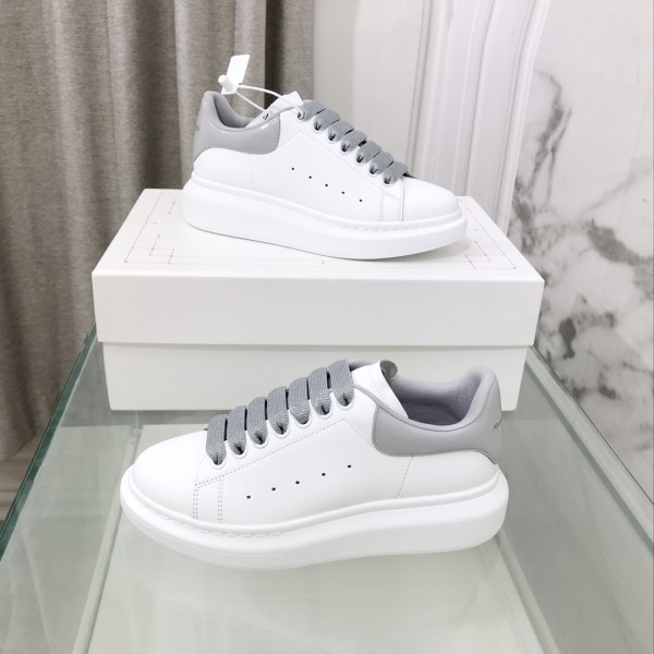 A*lexander McQueen Sneakers WM24051518