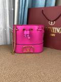 Valentino Original VLOGO SIGNATURE shoulder bag YG24061209