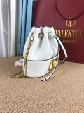 Valentino Original VLOGO SIGNATURE shoulder bag YG24061209