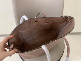 Valentino Original Garavani Rockstud tote bag YG24061907