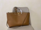 Valentino Original Garavani Rockstud tote bag YG24061907