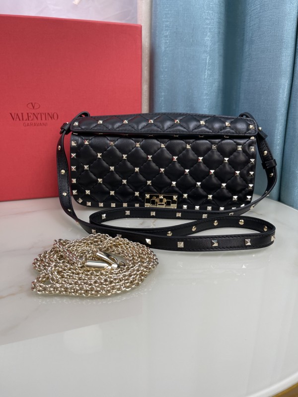 Valentino Original Garavani Rockstud shoulder bag YG24061913