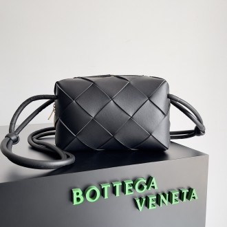 Bottega Veneta Original Small Loop Carmen shoulder bag 1B24072303