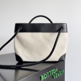 Bottega Veneta Original Medium Andiamo tote bag 1B24072301