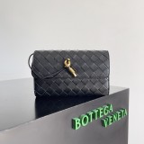 Bottega Veneta Original Knot Cltuch bag 1B24081119