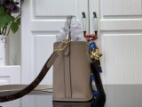Louis vuitton monogram Medium Hobo Dauphine MX24092501