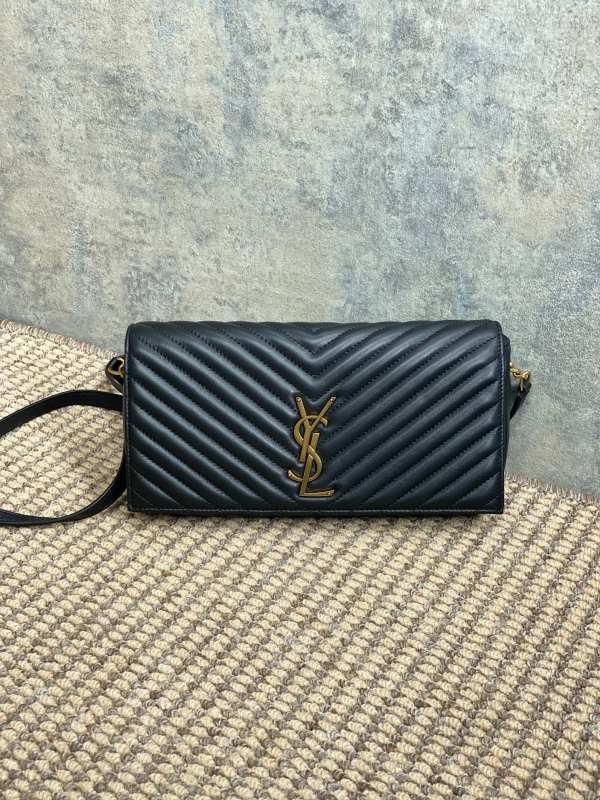 Saint Laurent Original Cassandra Small in Grain shoulder bag BV24101215