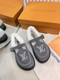 L* V  shoes WM24111610