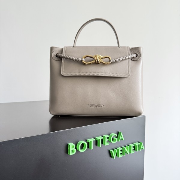Bottega Veneta Original Medium Andiamo tote bag YG25071501