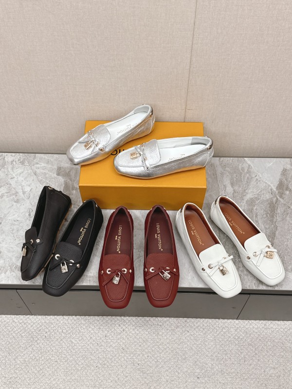 Louis Vuitton women flat shoes HG25072115