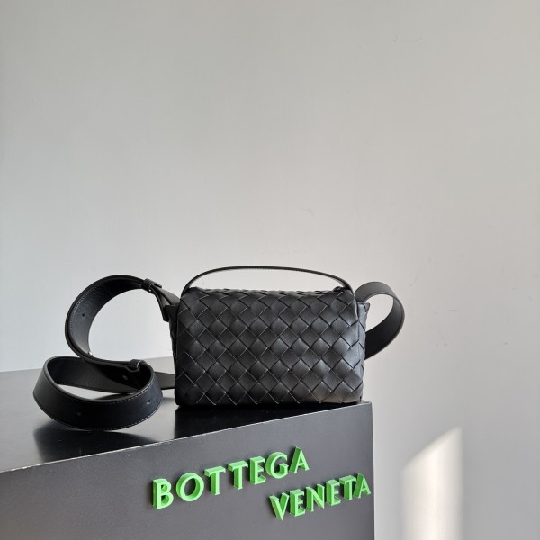 Bottegaa Venetaa Original shoulder bag XMTJ260702