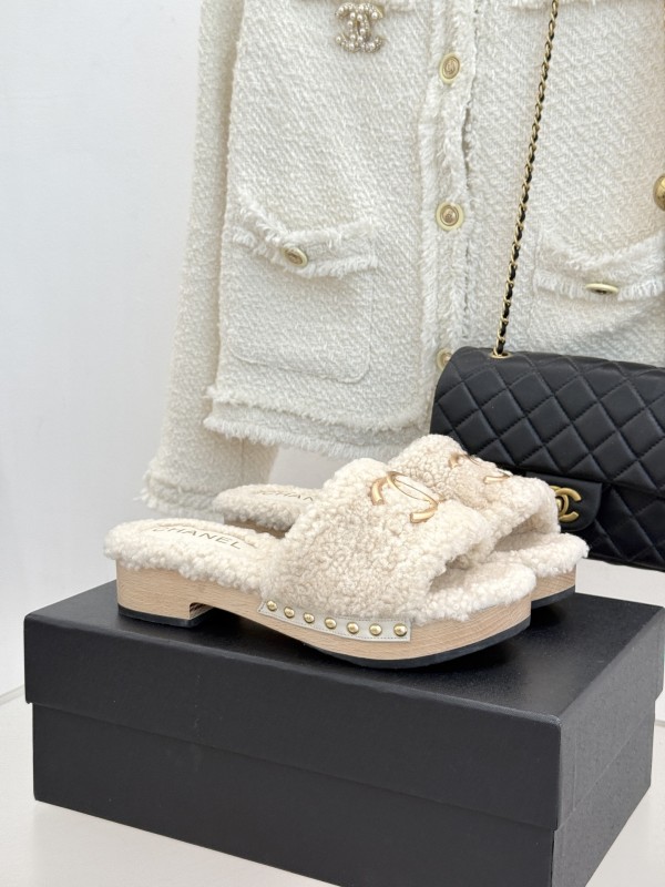 Chanel Leather women sandal shoes HG26090815
