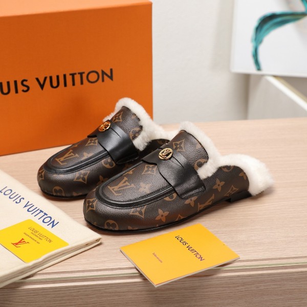 Louis Leather Vuitton women sandal shoes HG26100332