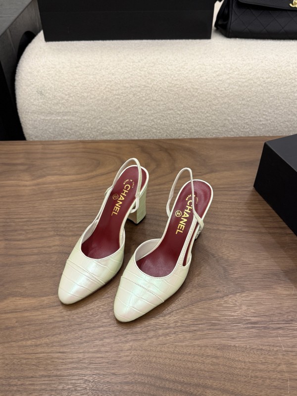 Chanel Leather women flat shoes HG26102419