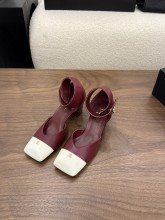 Chanel Leather women flat shoes HG26083110