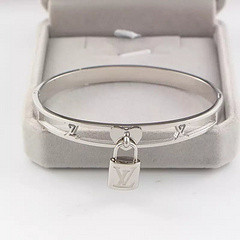 Europe and the United States new wild three-color titanium steel bracelet