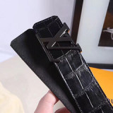 crocodile without stitching with original single letter metal buckle