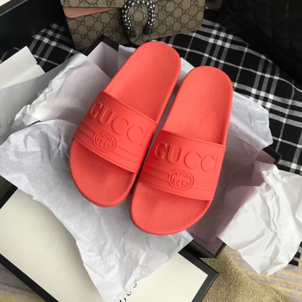 couple slippers with a word