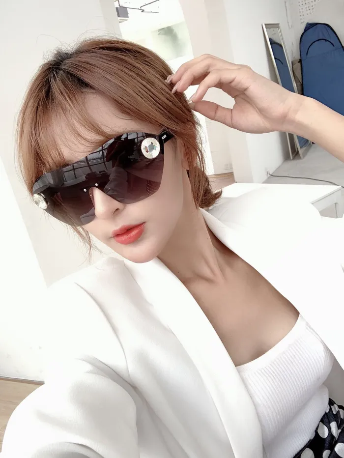 Sunglasses female round face slimming