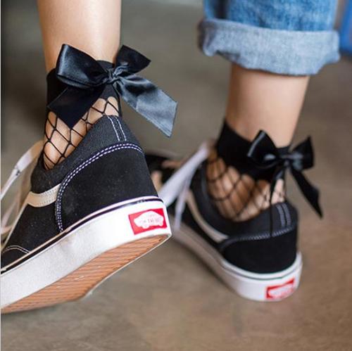 Fashion 2017 New Women Sexy Black Mesh Short Ankle Socks Christmas Girls Fishnet Socks With Cute Bow Ladies Socks 6 Colors