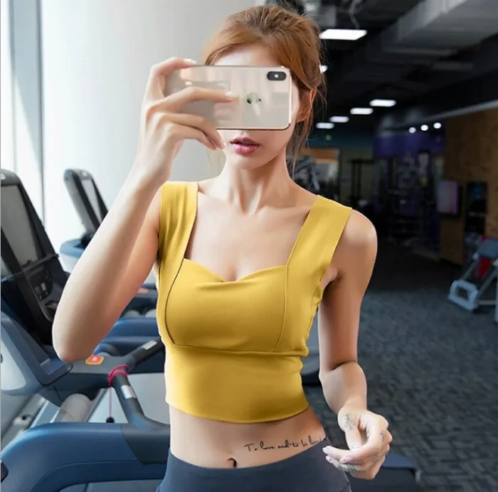 Quakeproof Sports Bra Women Running Fitness Crop Top Wide Shoulder Strap Workout Quick-Dry Tank Top Sexy Yoga Bra The girl