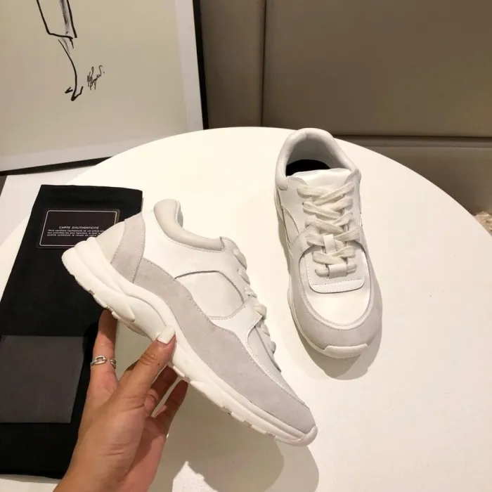 Wholesale New 2019 Brand Designer Women Sneakers Lace Up Suede Leather shoes Mens Fashion Casual Trainers Women shoes
