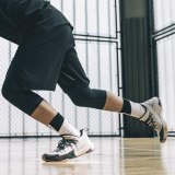 Men's Professional Basketball Shoes Cushioning Breathable  Sports Shoes Outdoor Gym Training Sneakers