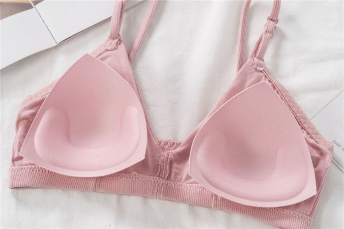 French Style Bralette Lace Bra Girls Triangle Cup Lingerie Deep V Wireless Underwear Soft Thin Seamless Bra