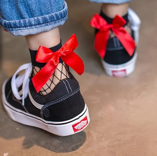 Fashion 2017 New Women Sexy Black Mesh Short Ankle Socks Christmas Girls Fishnet Socks With Cute Bow Ladies Socks 6 Colors