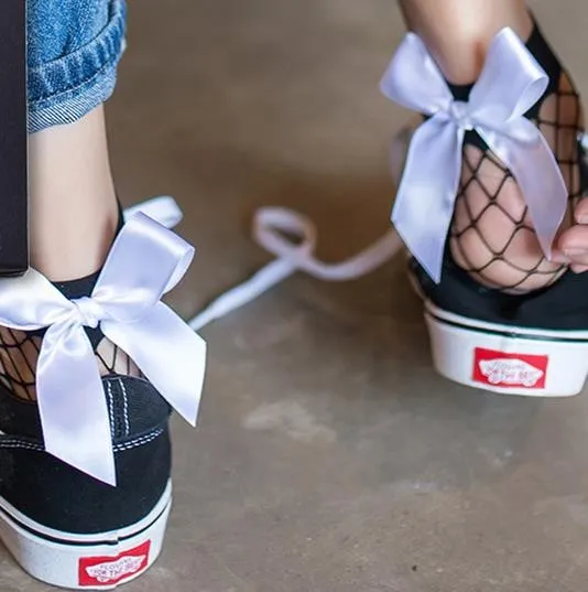 Fashion 2017 New Women Sexy Black Mesh Short Ankle Socks Christmas Girls Fishnet Socks With Cute Bow Ladies Socks 6 Colors