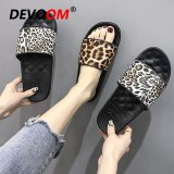 New Leopard Chaussons Fashion 2019 New Women Slides Home Slippers Beach Flip Flops Indoor Slippers Comfort Women Summer Slippers