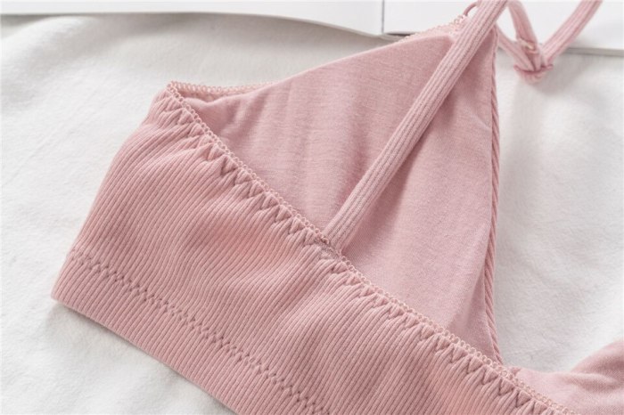 French Style Bralette Lace Bra Girls Triangle Cup Lingerie Deep V Wireless Underwear Soft Thin Seamless Bra