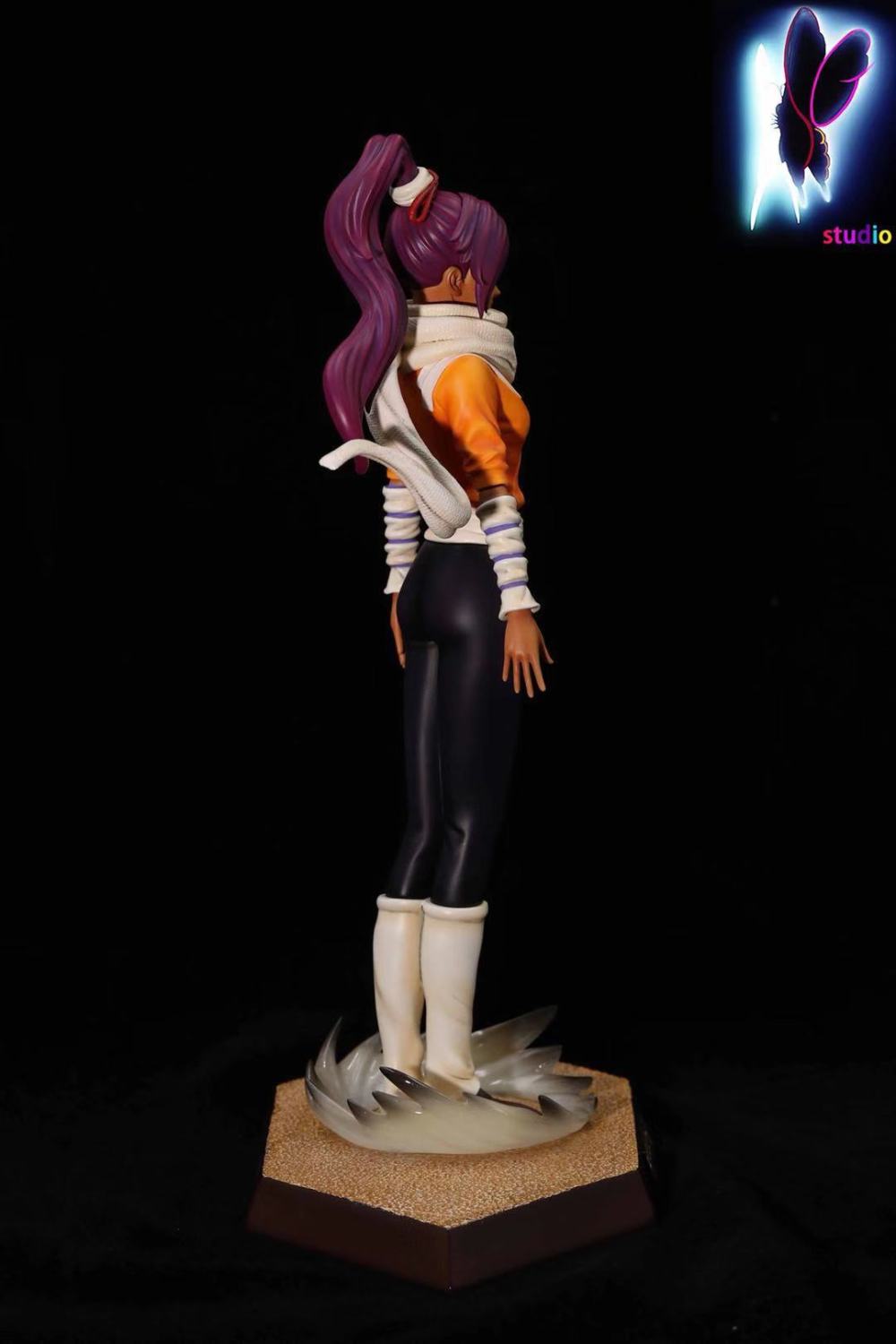 yoruichi shihouin statue