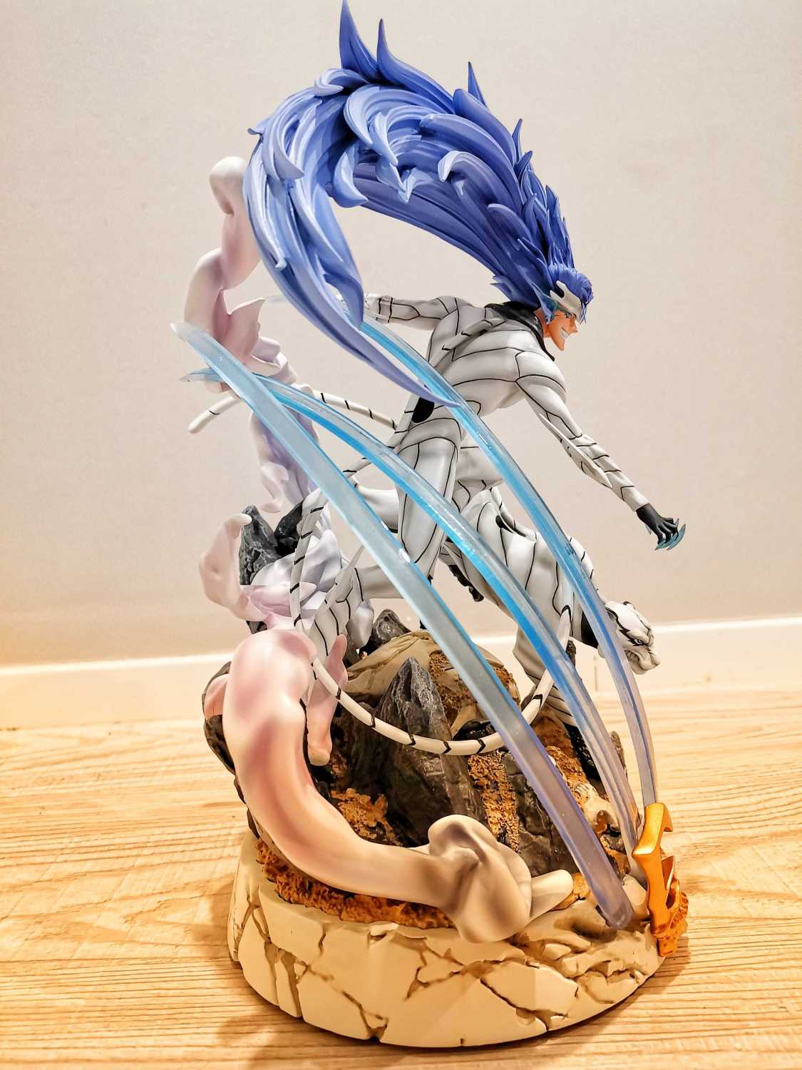 grimmjow statue