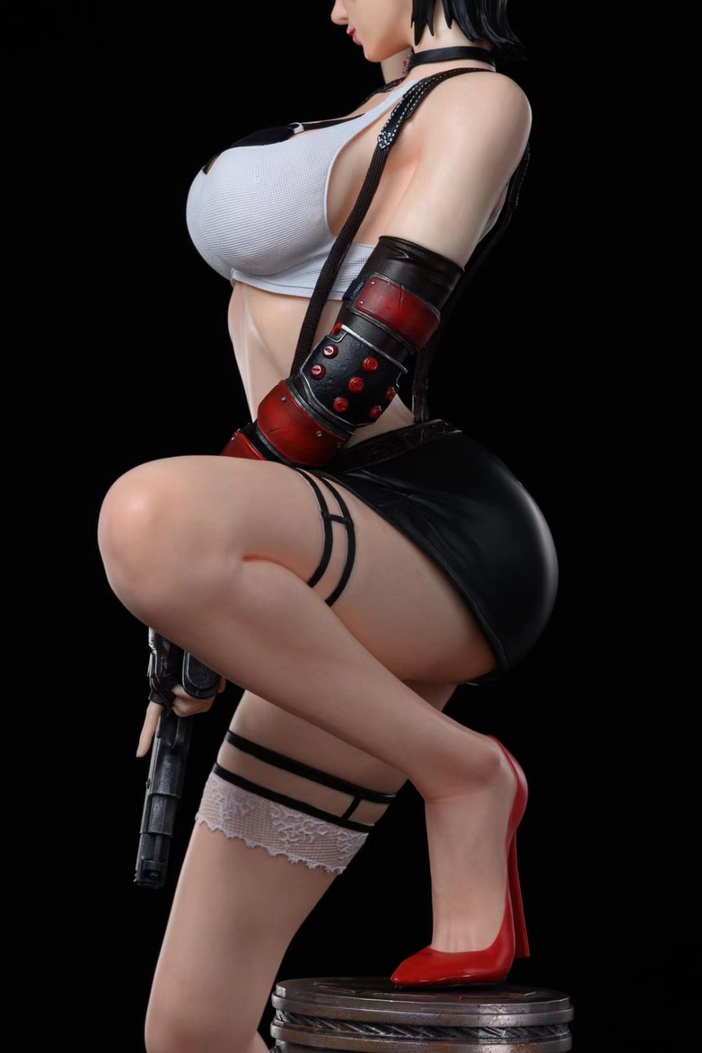 ada wong resin statue