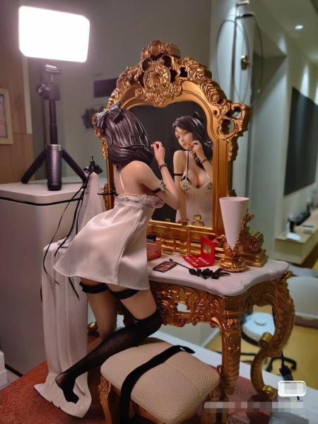【In Stock】Creation Epic Studio Girl with Mirror Resin Statue